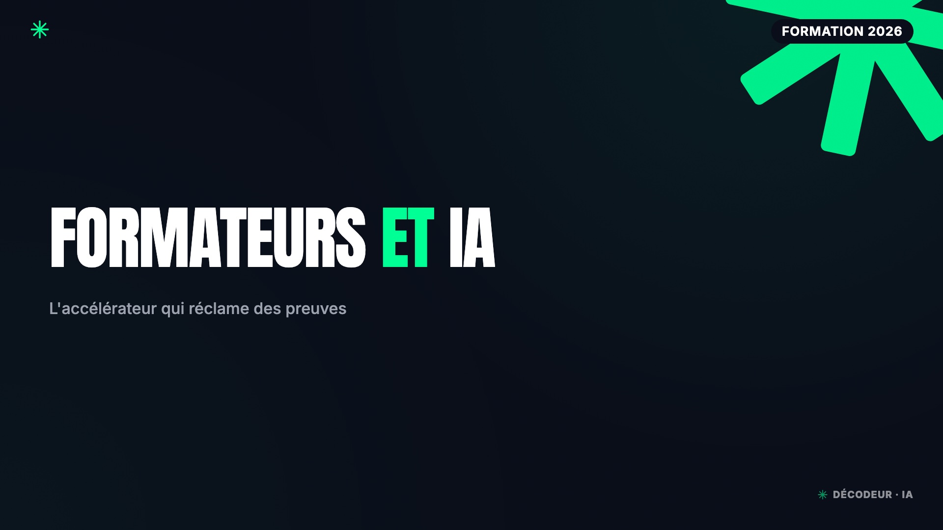 Formateur préparant un module e-learning assisté par une IA sur ordinateur portable