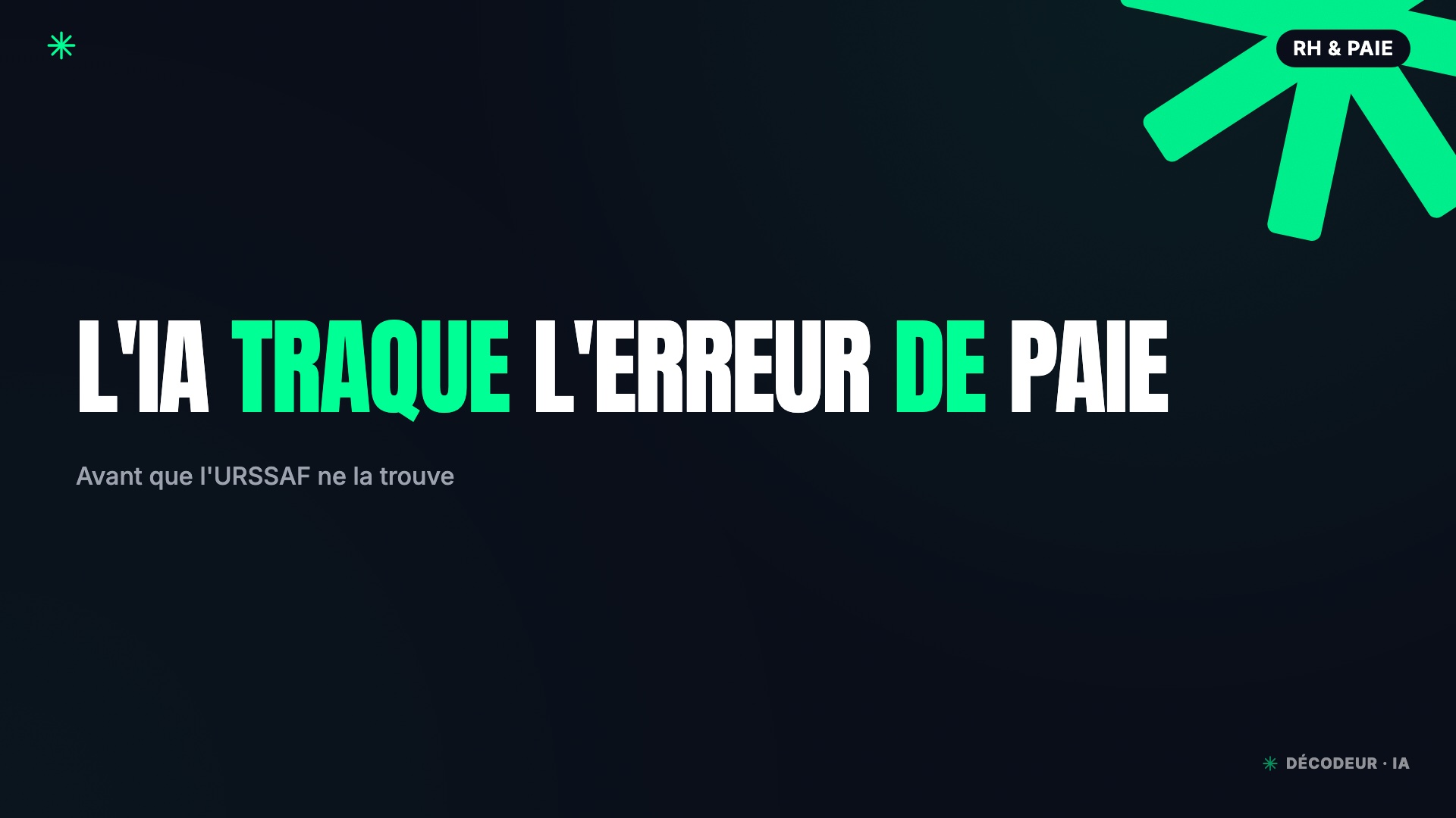 Gestionnaire de paie contrôlant des bulletins de salaire assisté par une IA sur écran
